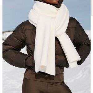 Alo Yoga Merino Wool Oversized Scarf - Ivory